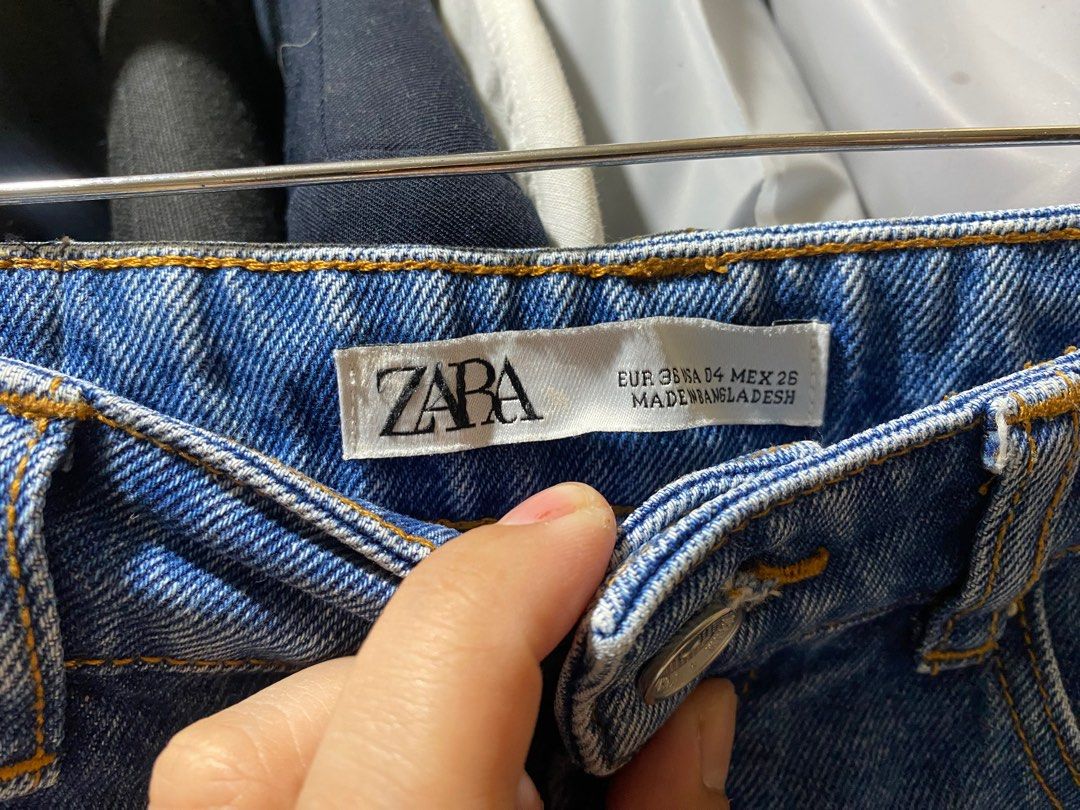 Zara Denim Shorts (Category: Shorts) located in Pasay City. Submitted by _jkching (Listing ID 1413021655, Image 3). Description: - Zara denim shorts - Classic design - Front and back pockets - Button closure - Rolled hem - Size: EUR 36, USA 04, MEX 26 - Made in Bangladesh.