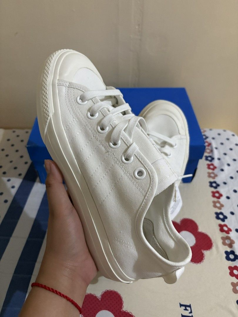 Adidas Nizza RF White Sneakers (Category: Sneakers) located in Manila. Submitted by garagesalelimited (Listing ID 1414707960, Image 3). Description: - Adidas Nizza RF sneakers - Color: White - Size: US 8 / UK 7.5 / EU 41 1/3 / JP 260 - Includes original box and tags - Features Adidas logo on the side and Nizza logo on the back - Original price: PHP 4,900.00 Reason for selling - hindi siya fit sa Girlfriend ko po. - never ito sinout or ginamit. - 