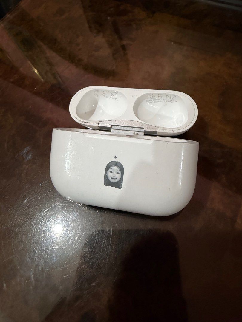 AirPods Pro Gen 2 Type C charging case w engrave (Category: Earphones) located in Dasmarinas. Submitted by markusi22 (Listing ID 1414689899, Image 1). Description: .