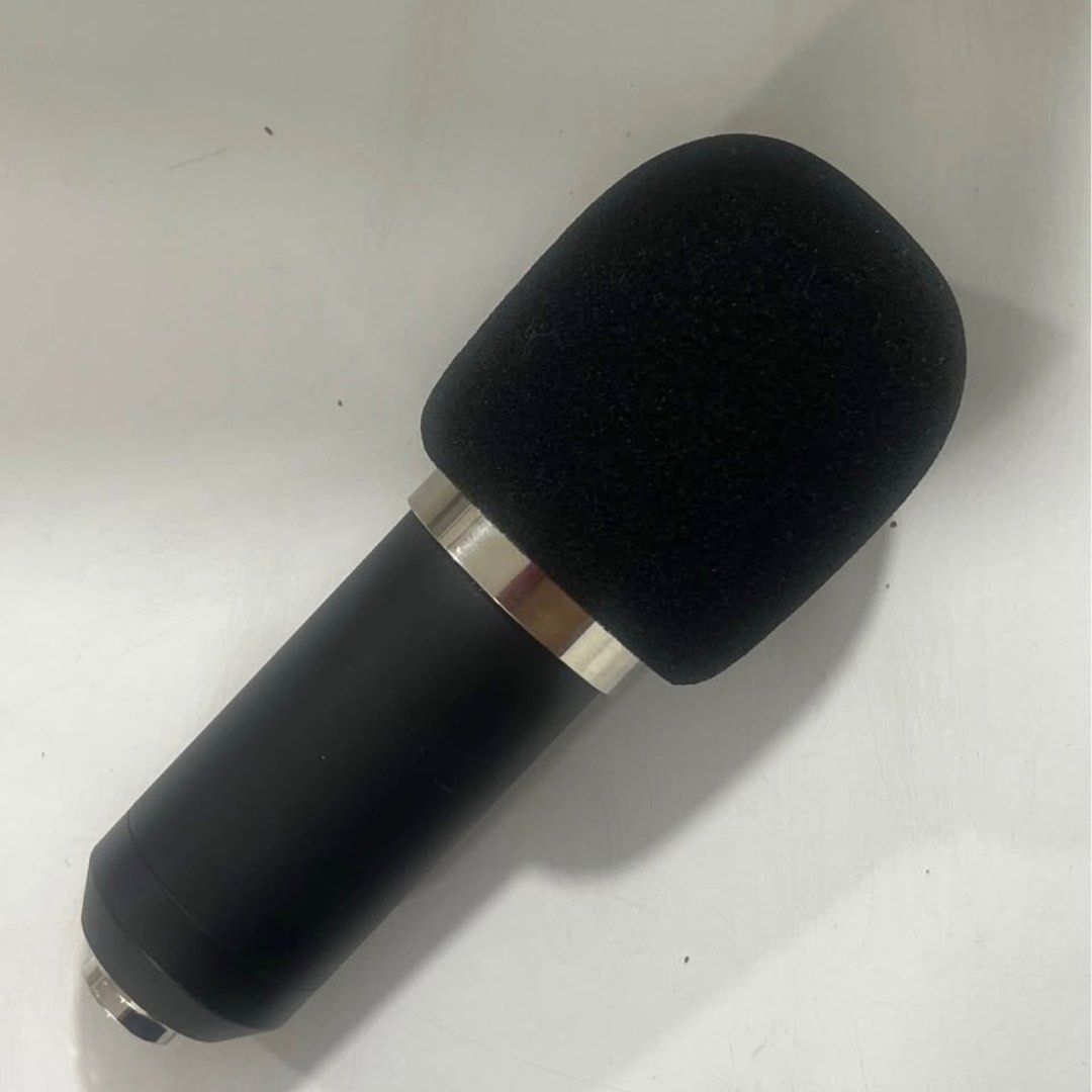 anko gaming microphone condenser cardioid (Category: Microphones) located in Pasig City. Submitted by naughtyboyclub (Listing ID 1414671748, Image 3). Description: NO ISSUES MINOR SIGNS OF USAGE Inclusions: - Microphone - Boom arm - Pop shield filter - Cord Dimensions/Size: Product dimensions:85cm (L) x 56cm (W) Cable: 230cm (L) Colour: Black Feature: - Professional USB studio microphone pack with premium microphone boom, pop shield filter and in