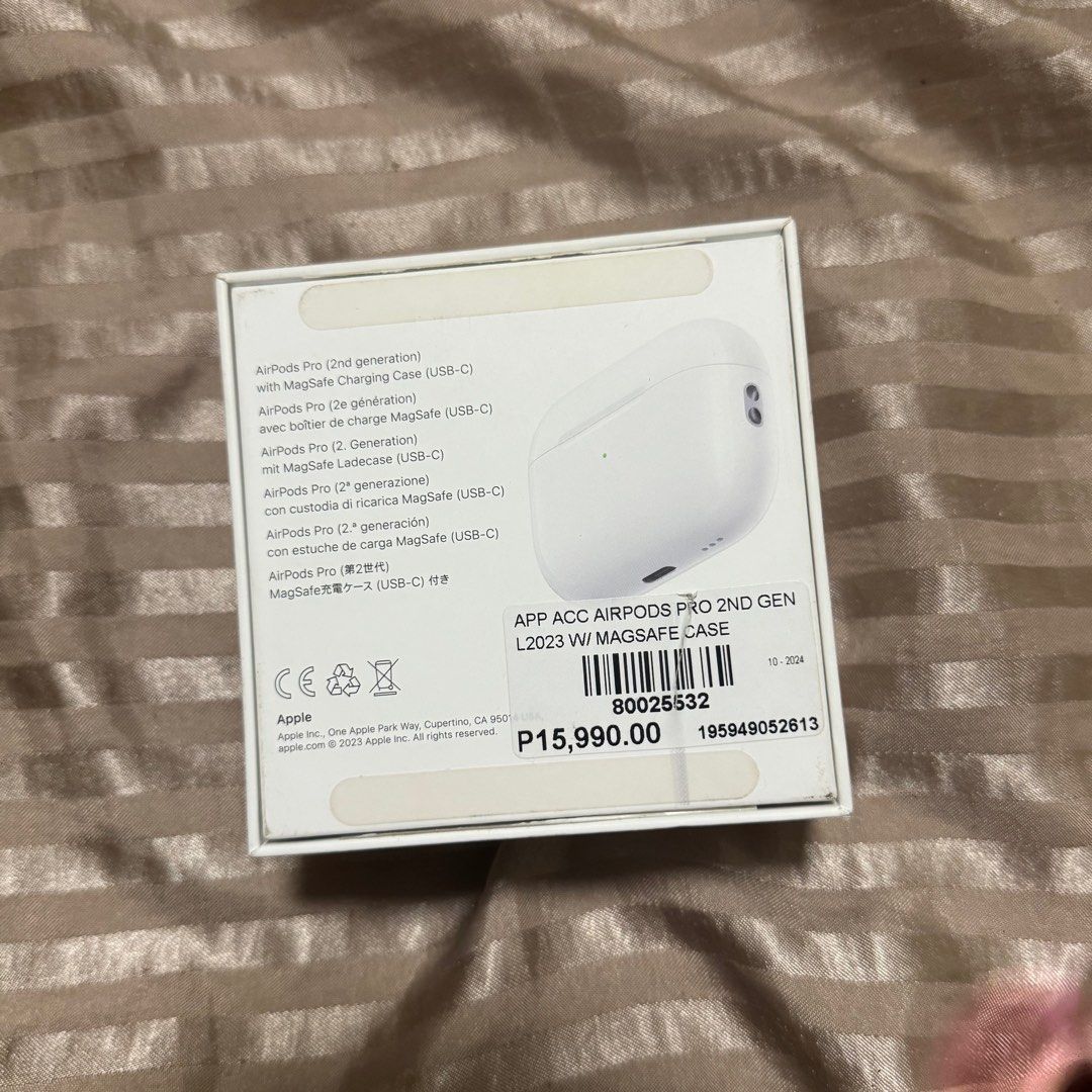 apple airpods pro 2 (magsafe case) right pod only (Category: Earphones) located in Lipa City. Submitted by aye.nah (Listing ID 1414815979, Image 3). Description: ᝰ apple airpods pro 2 [ bought fr beyond the box orange app last nov 2024. can show proof/screenshot ] — ₱7,995 + sf & pf half price ng srp pro 2 but still nego if SURE BUYER. • still in good condition ! x sensi • missing left bud but u can buy just one airpod thru apple services like po