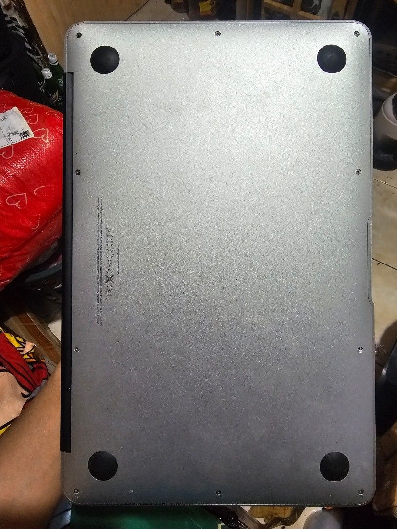 Apple Macbook Air defective (Category: Laptops & Notebooks) located in Bacoor. Submitted by ginaxis15 (Listing ID 1414697656, Image 2). Description: DEFECTIVE MAGBASA Macbook air Last price: 1200 issue: lcd, keyboard and battery unit only specs hindi ko alam since meron password for pickup molino bacoor cavite 09911820458.