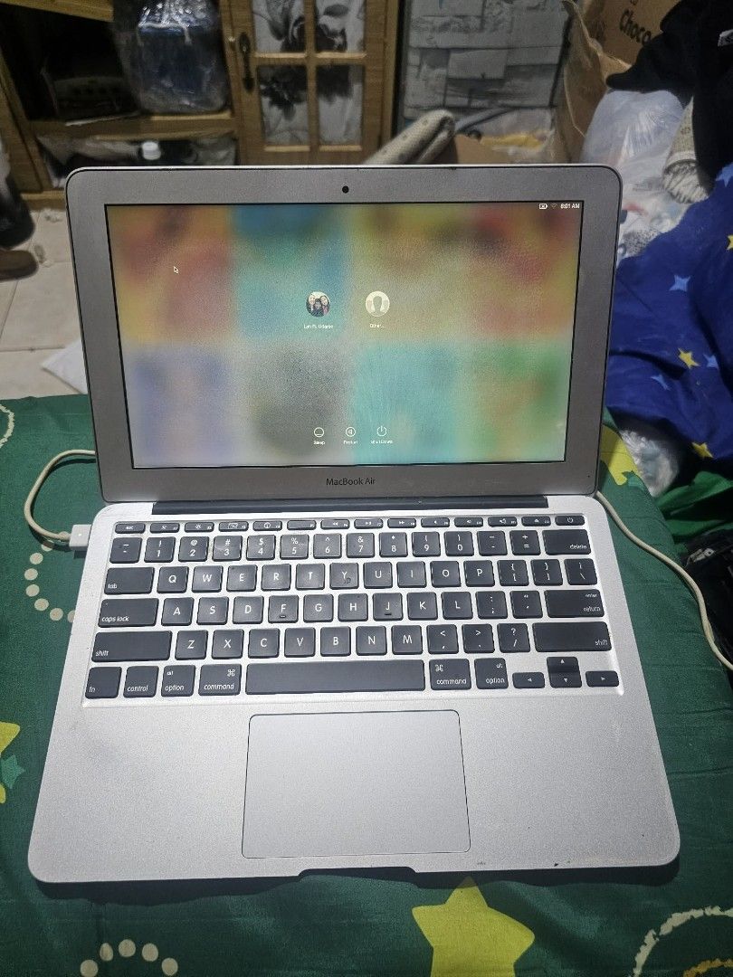 Apple Macbook Air defective (Category: Laptops & Notebooks) located in Bacoor. Submitted by ginaxis15 (Listing ID 1414697656, Image 1). Description: DEFECTIVE MAGBASA Macbook air Last price: 1200 issue: lcd, keyboard and battery unit only specs hindi ko alam since meron password for pickup molino bacoor cavite 09911820458.