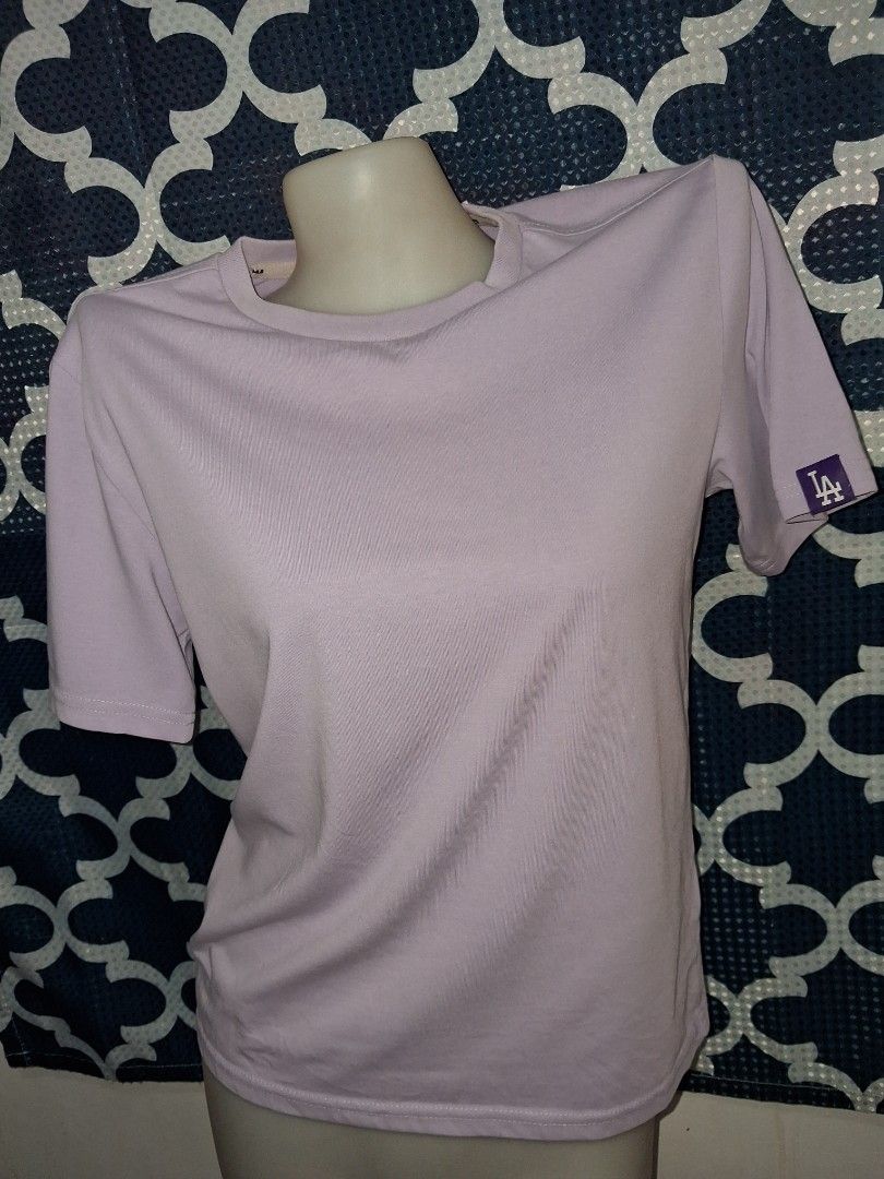 Auth MLB shirt for women (Category: Shirts) located in Lapu-Lapu City. Submitted by imight (Listing ID 1414634283, Image 2). Description: declutter size S Strictly "NO RETURN, NO EXCHANGE " Policy!!! Gcash payment only J&T courier.