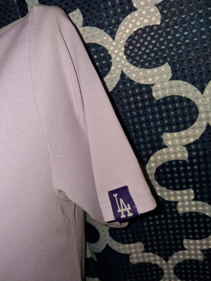Auth MLB shirt for women (Category: Shirts) located in Lapu-Lapu City. Submitted by imight (Listing ID 1414634283, Image 3). Description: declutter size S Strictly "NO RETURN, NO EXCHANGE " Policy!!! Gcash payment only J&T courier.