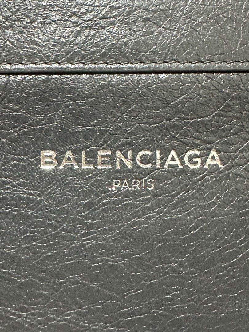 Authentic Balenciaga Pochette Sling (Category: Luxury Bags & Wallets) located in Las Pinas. Submitted by marshmallowmax (Listing ID 1414702113, Image 2). Description: Guaranteed Authentic! Slightly used! Excellent used! No flaws.. Comes with dustbag .