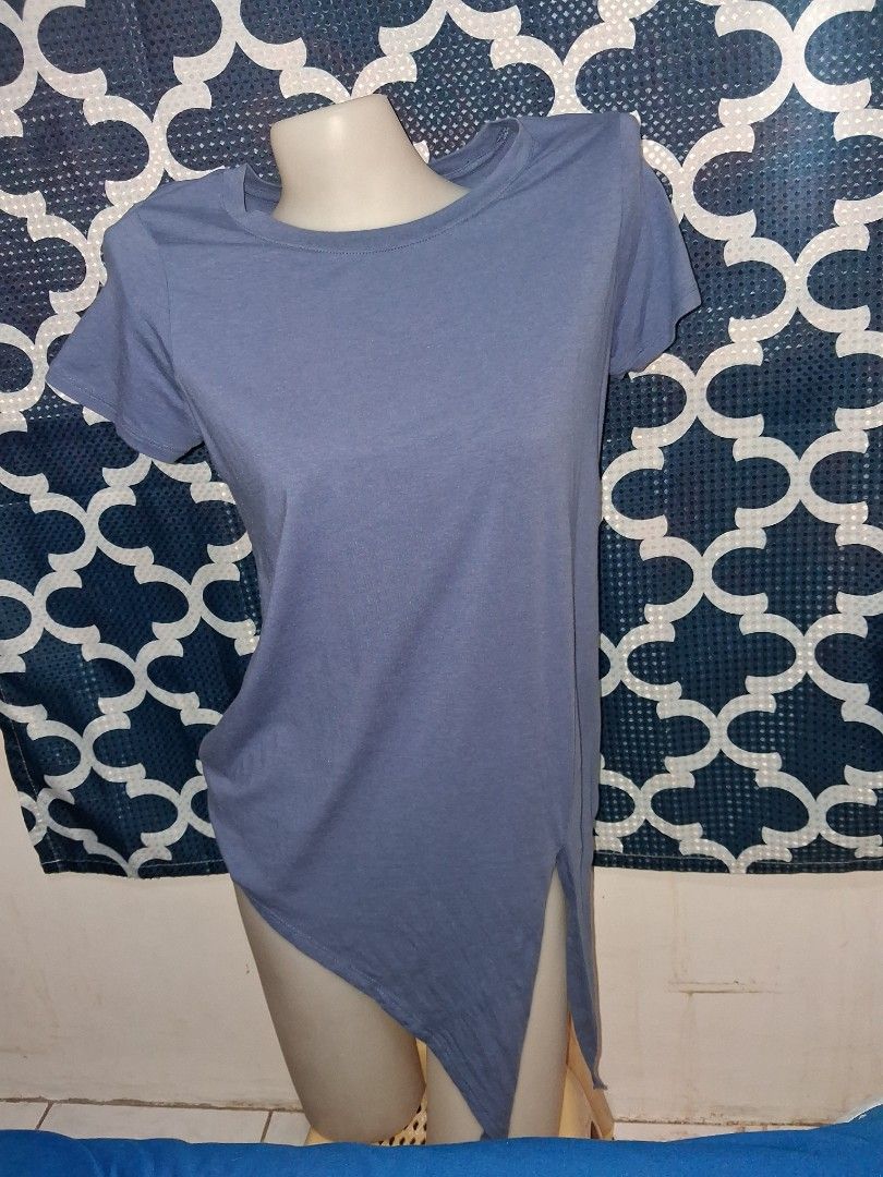 Authentic Simply Vera by Vera Wang (Category: Shirts) located in Lapu-Lapu City. Submitted by imight (Listing ID 1414631713, Image 2). Description: declutter dna nagamit size S Strictly "NO RETURN, NO EXCHANGE " Policy!!! Gcash payment only J&T courier.