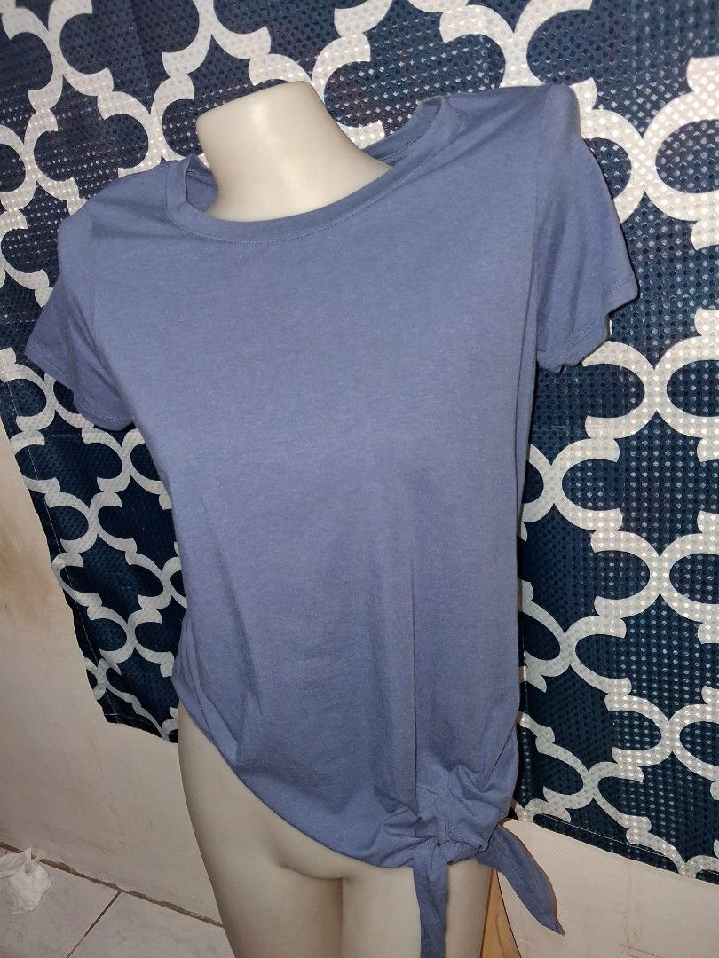 Authentic Simply Vera by Vera Wang (Category: Shirts) located in Lapu-Lapu City. Submitted by imight (Listing ID 1414631713, Image 3). Description: declutter dna nagamit size S Strictly "NO RETURN, NO EXCHANGE " Policy!!! Gcash payment only J&T courier.