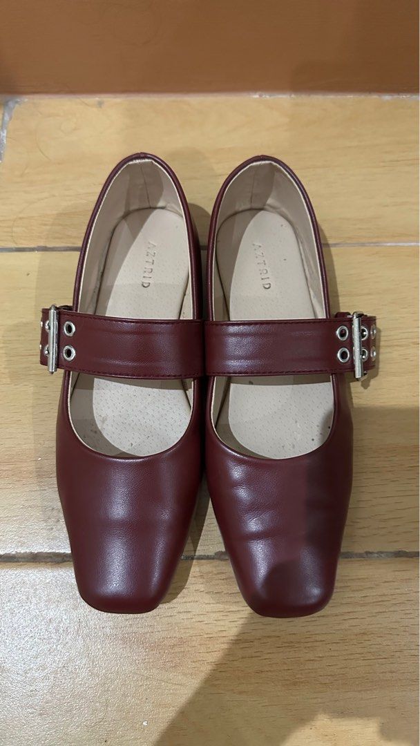 Aztrid Mary Jane Flat Shoes in Harper (Category: Heels) located in Valenzuela. Submitted by ahlexluna (Listing ID 1414773276, Image 1). Description: - Used 2x only - Burgundy Matter color - Buckle closure - Square toe design - Leather-like material - Brand name on insole.