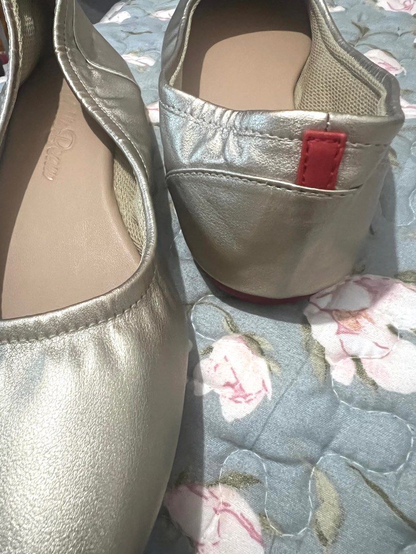 Belle Beau Gold Flats Size 8 (Category: Flats & Sandals) located in Imus. Submitted by vanity_cravings (Listing ID 1414764244, Image 3). Description: - Belle Beau gold flats - Size 8 - Pointed toe design - Red sole and back accent - Neutral interior - Soft and flexible material -Very comfy .