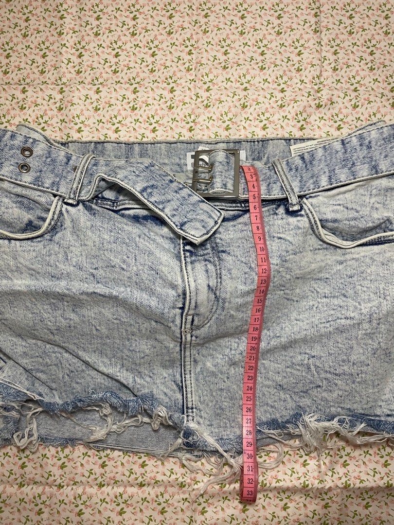 BERSHKA Denim Mini Skirt Small (Category: Skirts) located in Pasay City. Submitted by lastwrods (Listing ID 1414650076, Image 2). Description: .