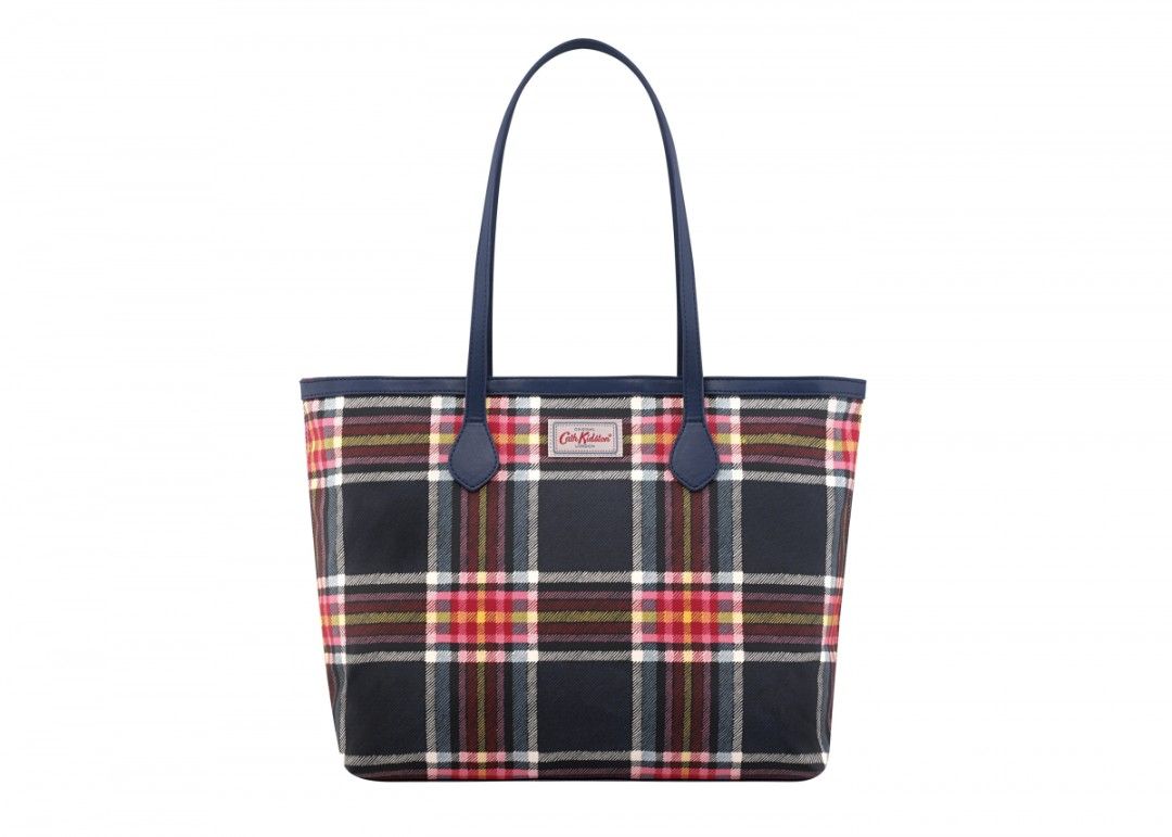 Cath Kidston 紅藍色格紋手提袋 （分類：單肩包）位於 Hong Kong。 由 tataritina 提交（商品編號 1414715812，圖片 1）。簡介： Cath Kidston 紅藍色格紋手提袋 原價¥14000(約hkd$680)。