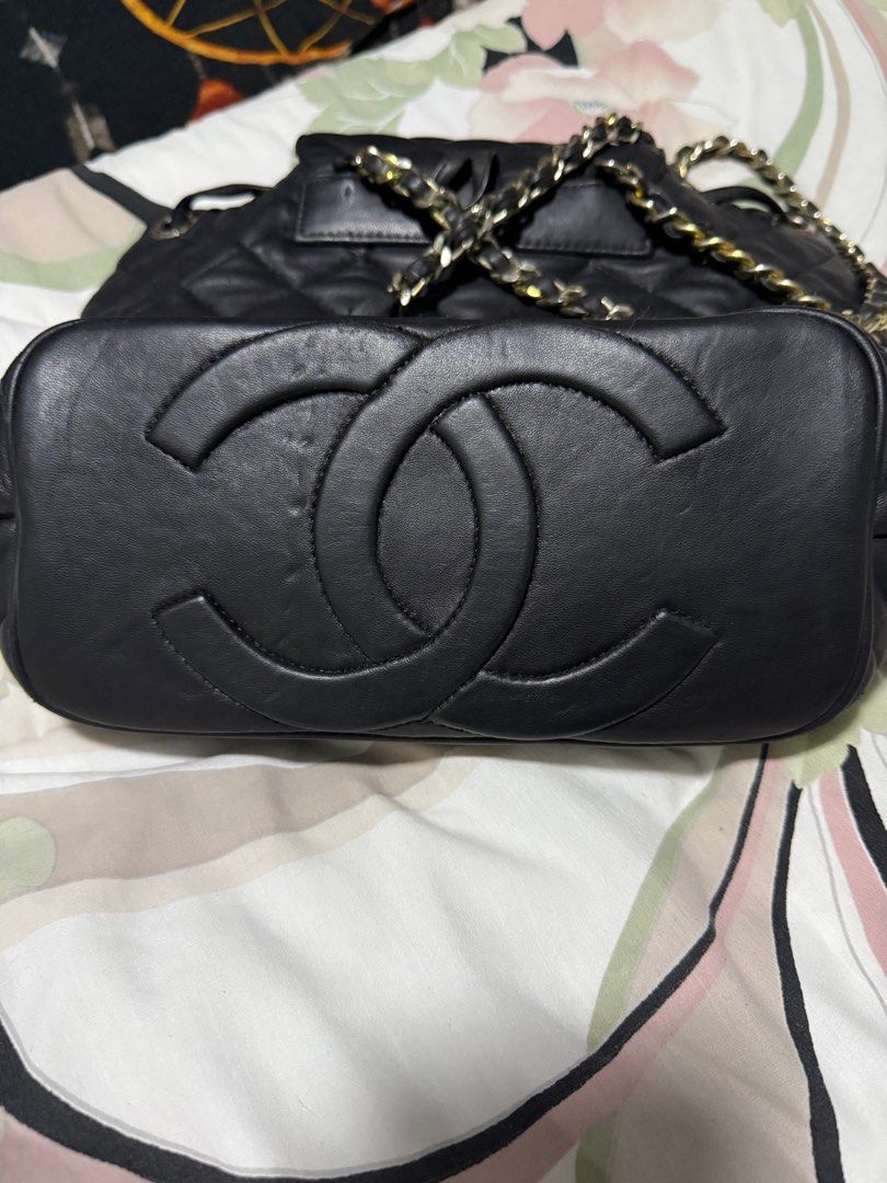 Chanel vintage backpack original (Category: Luxury Bags & Wallets) located in Angono. Submitted by niche_perfumes (Listing ID 1414724647, Image 2). Description: Chanel Backpack medium size well used some issue ₱5K nego.