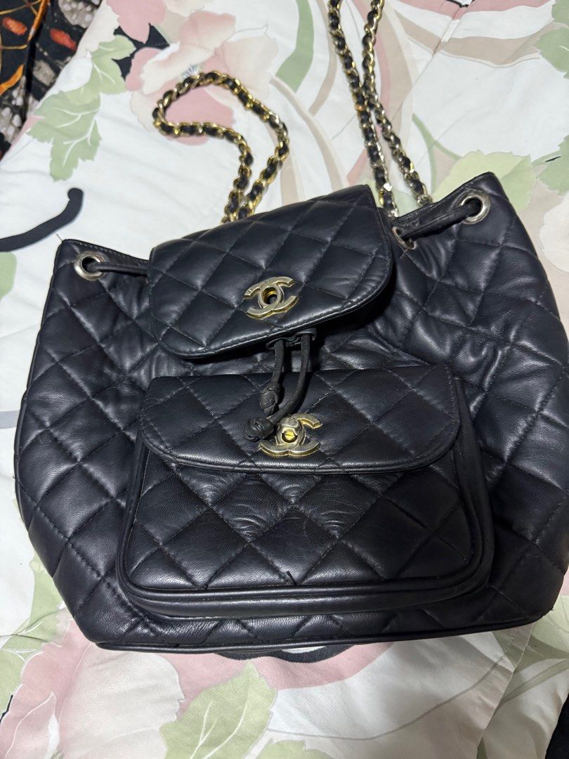 Chanel vintage backpack original (Category: Luxury Bags & Wallets) located in Angono. Submitted by niche_perfumes (Listing ID 1414724647, Image 1). Description: Chanel Backpack medium size well used some issue ₱5K nego.