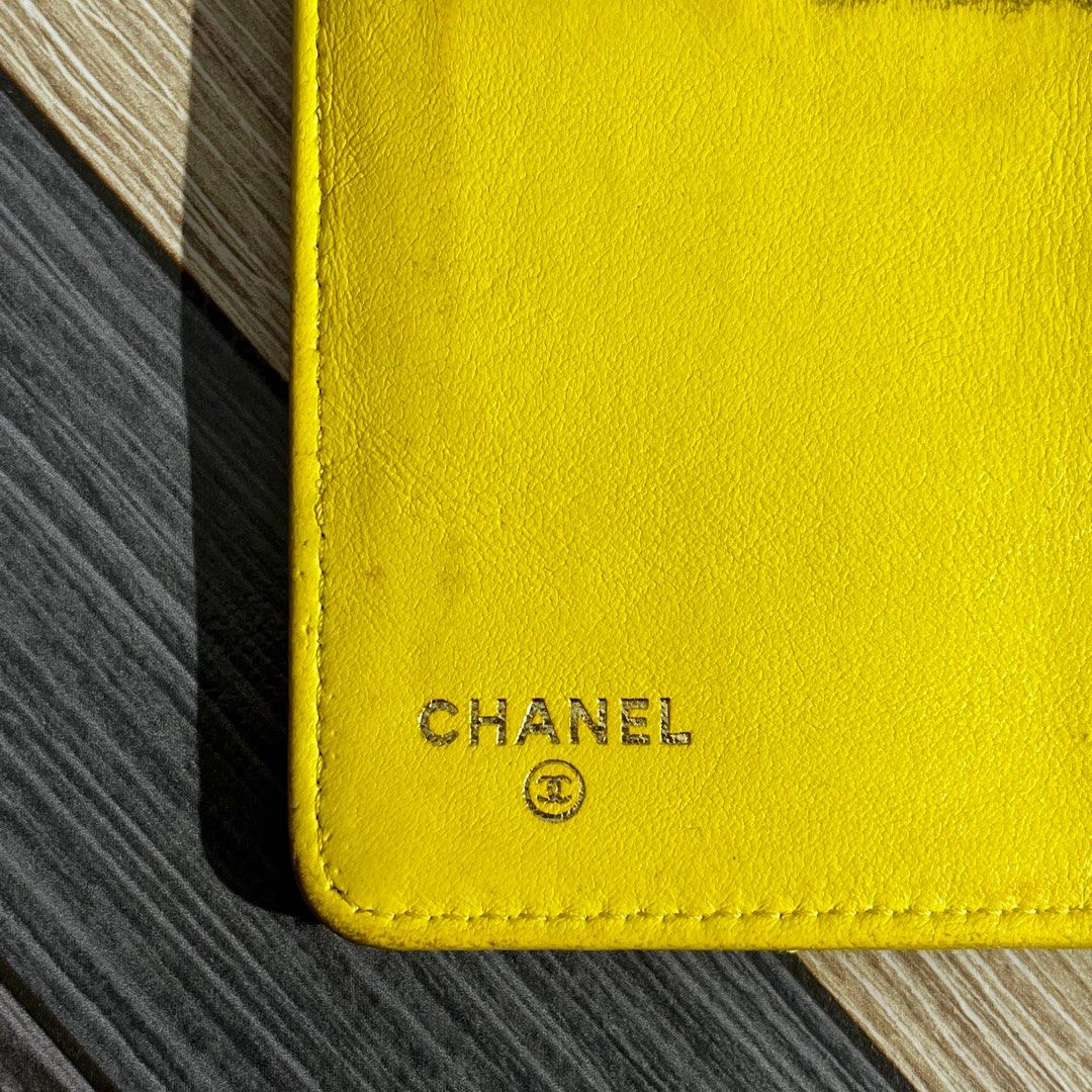 Chanel Long Wallet (Category: Luxury Bags & Wallets) located in Daraga. Submitted by th3cliquejunks (Listing ID 1414797397, Image 2). Description: Chanel Matelasse Lambskin Leather Long Wallet - Authentic Verygood Condition Needs Cleaning Only Can provide more pics upon request 8,500.