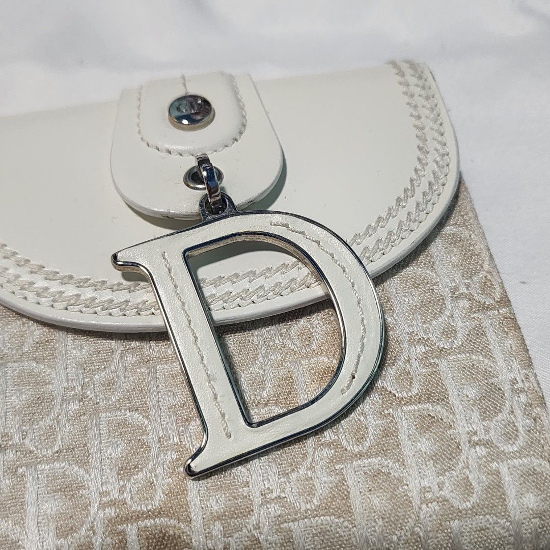 Christian Dior Saddle Wallet (Category: Luxury Bags & Wallets) located in Silang. Submitted by nnnightsss (Listing ID 1414688594, Image 3). Description: authentic Christian Dior trifold saddle wallet Php3,500 + lsf.