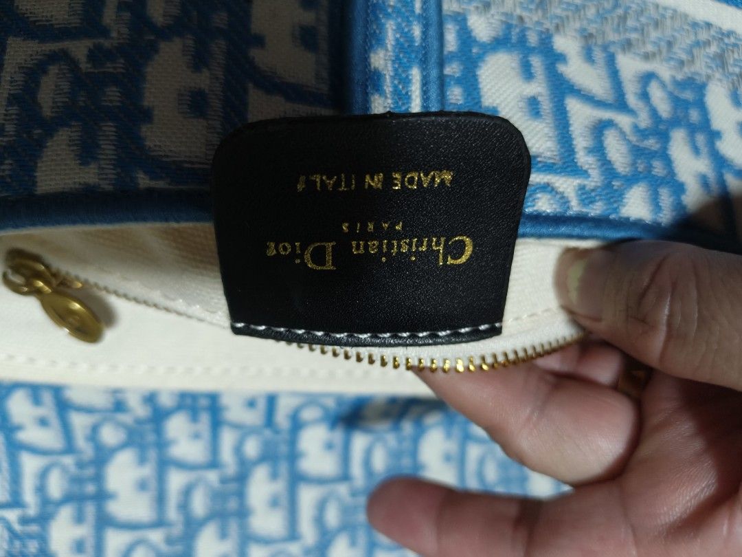 Christian Dior sadle sling (Category: Luxury Bags & Wallets) located in Quezon City. Submitted by glitz4chix (Listing ID 1414724784, Image 3). Description: .