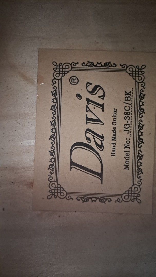 Davis Guitar (Category: Musical Instruments) located in Manila. Submitted by fluffiness52676 (Listing ID 1414649308, Image 2). Description: Rush Sale !!free bag, Strings, Capo!!! Rfs: hindi nagagamit natatambak lang.