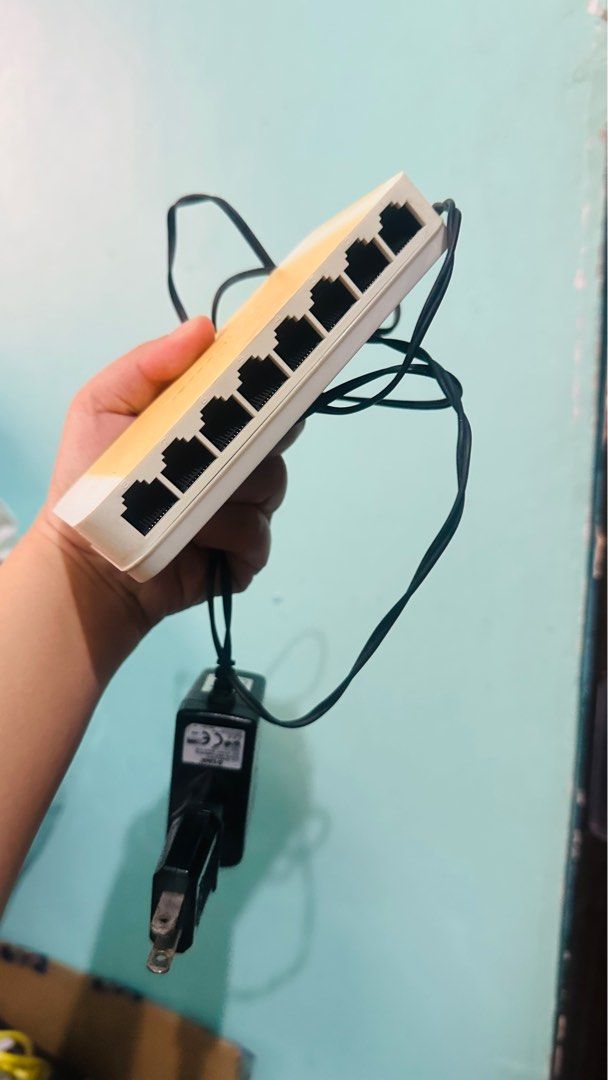 D-Link Switch (Category: Cables & Adaptors) located in Manila. Submitted by dukejah (Listing ID 1414681934, Image 2). Description: .