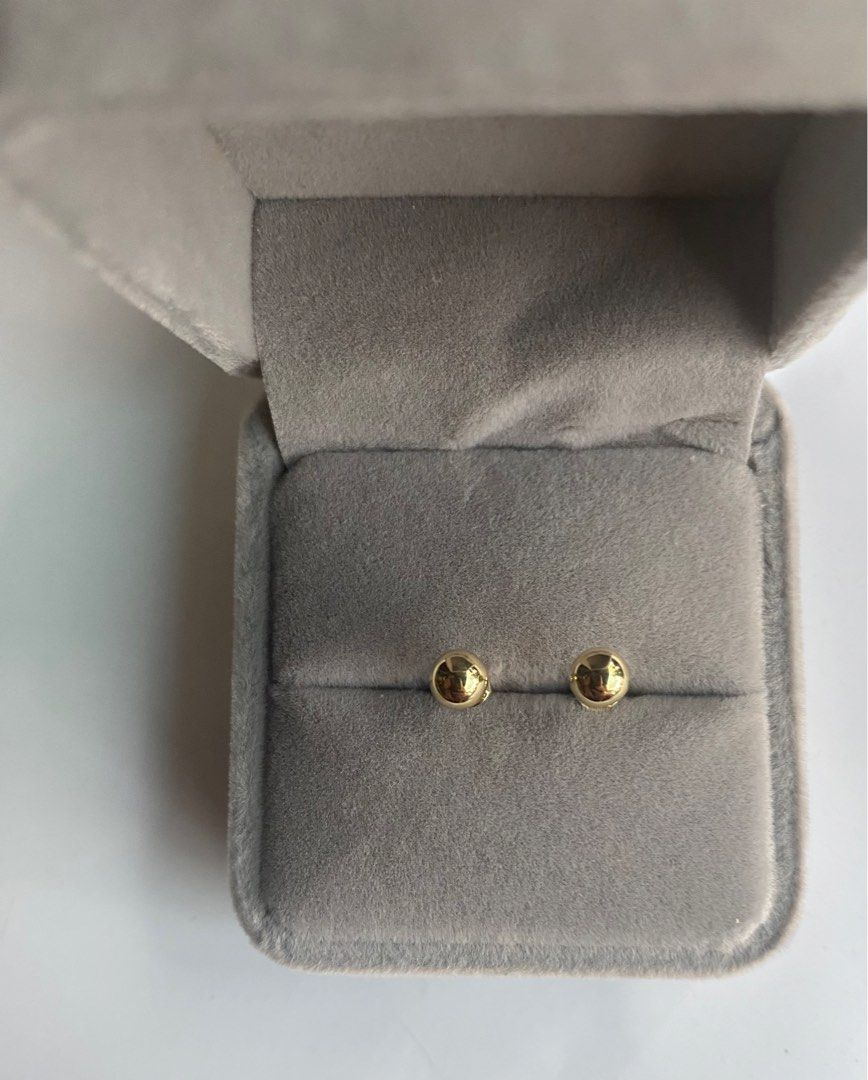 Earring Pair Yellow gold (Category: Earrings) located in Manila. Submitted by jen_abon (Listing ID 1414743635, Image 1). Description: 💎 Earring Pair Yellow gold 💎 18K 💎0.6 Grams 💎 750 Markings 💎 pre owned / good as new.