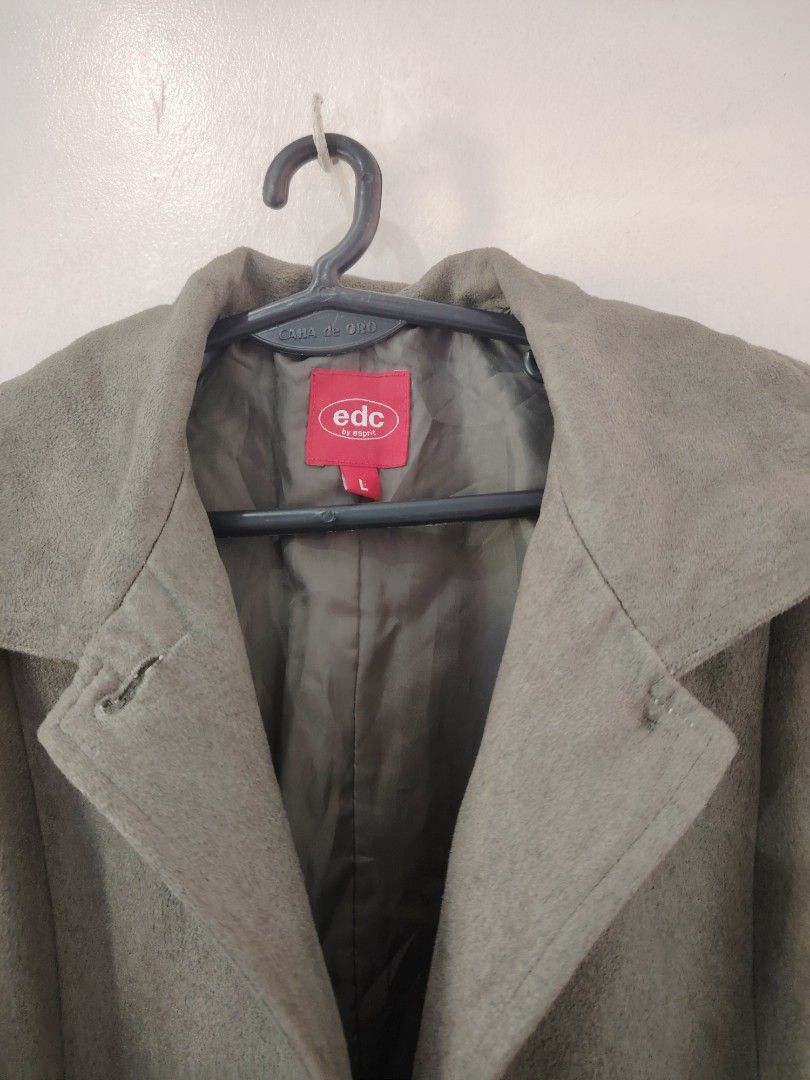 EDC by Esprit Olive Green Trench Coat (Category: Coats, Jackets and Outerwear) located in Cordova. Submitted by prelovedceb7 (Listing ID 1414634767, Image 2). Description: - Olive green trench coat from EDC by Esprit - Size L - Linen blend fabric - Features a collared neckline - Button closure - Includes pockets - Comes with a tie belt - Perfect for layering.