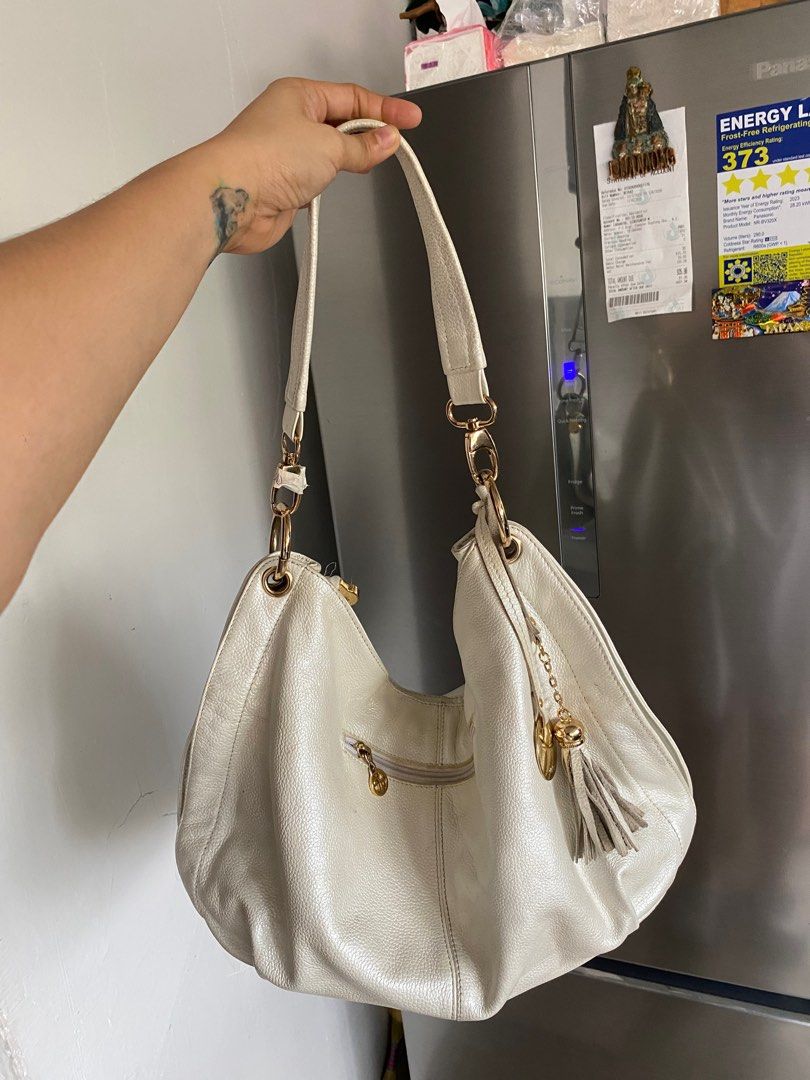 Elegance Paris White Shoulder Bag (Category: Luxury Bags & Wallets) located in Guimba. Submitted by jasy_ (Listing ID 1414696950, Image 3). Description: Ang ganda ng leather and pristine pa ang bag With minimal signs of use sa hardware What u see is what you get Jnt sf shoulder by buyer Gcash payt .
