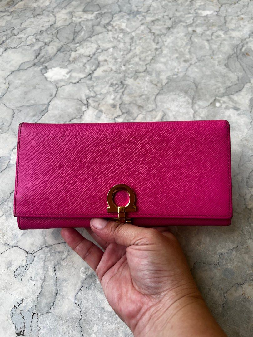 Ferragamo wallet (Category: Luxury Bags & Wallets) located in Valenzuela. Submitted by dianzskiyo (Listing ID 1414677386, Image 1). Description: Preloved Ferragamo wallet 📍 what you see is what you get 📍 Managed ur expectation - this is preloved 📍 Slightly negotiable 📍 All details were already posted (pls check photos para iwas sa redundant na tanong 😉) 📍 Color may vary due to lighting 💡 📍 + SF 📍Last pic for refence only ctto 📣 PLS MAKE