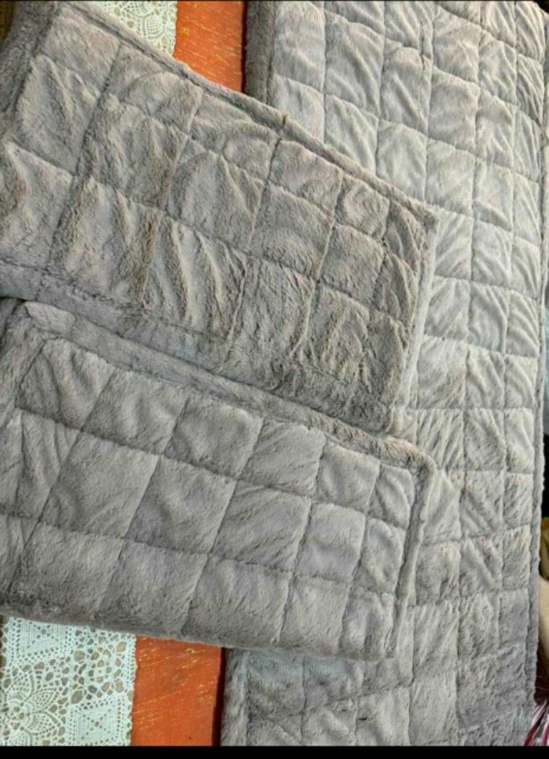 Gray Quilted Blanket Set (Category: Bedding & Towels) located in Quezon City. Submitted by ycelmoe7 (Listing ID 1414674485, Image 1). Description: - Soft, gray quilted sofa cover set - Includes - Made - Features a quilted pattern - Neutral gray color, suitable for various styles.