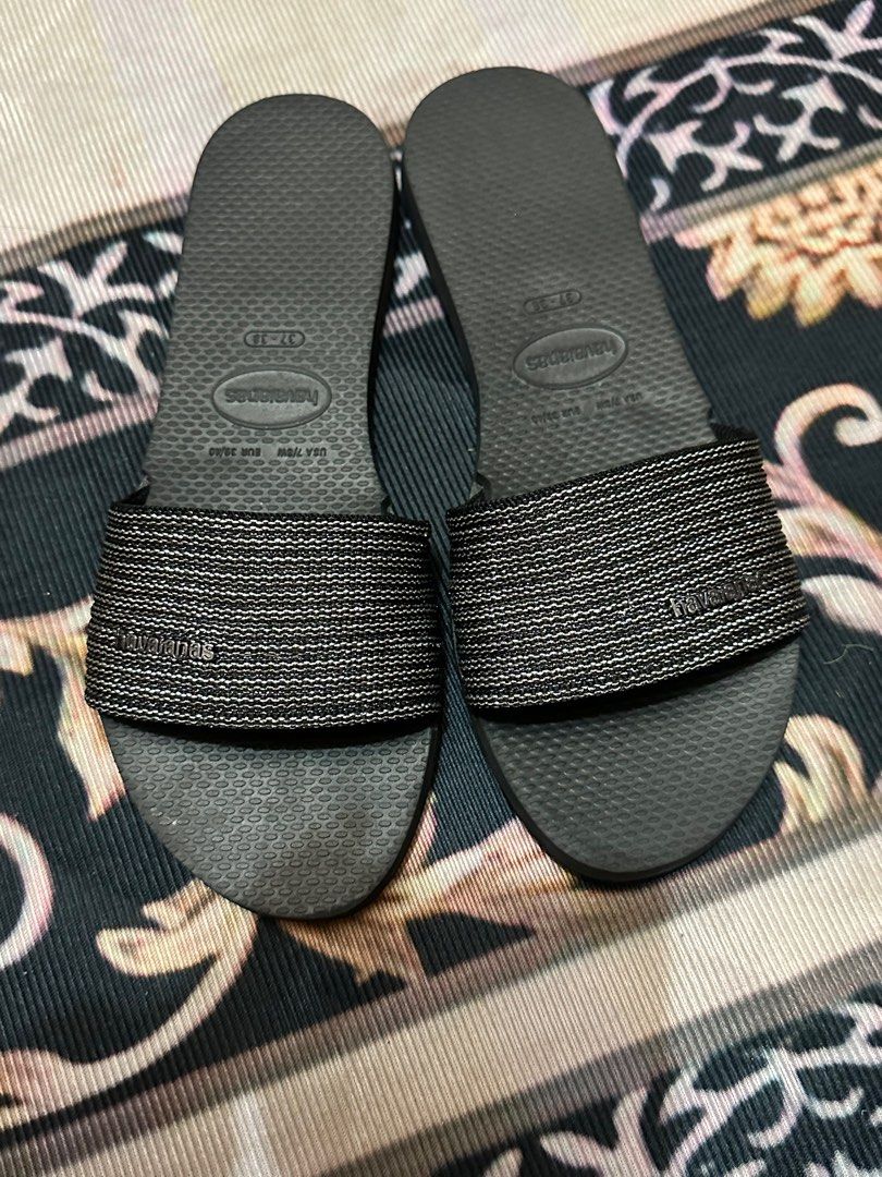 Havaianas Black Sandals (Category: Flats & Sandals) located in Talavera. Submitted by cshellyhaz00808 (Listing ID 1414749888, Image 2). Description: - Black Havaianas sandals - Size: EUR 37/38 - Textured strap with Havaianas logo - used only twice -rfs: my wide feet .