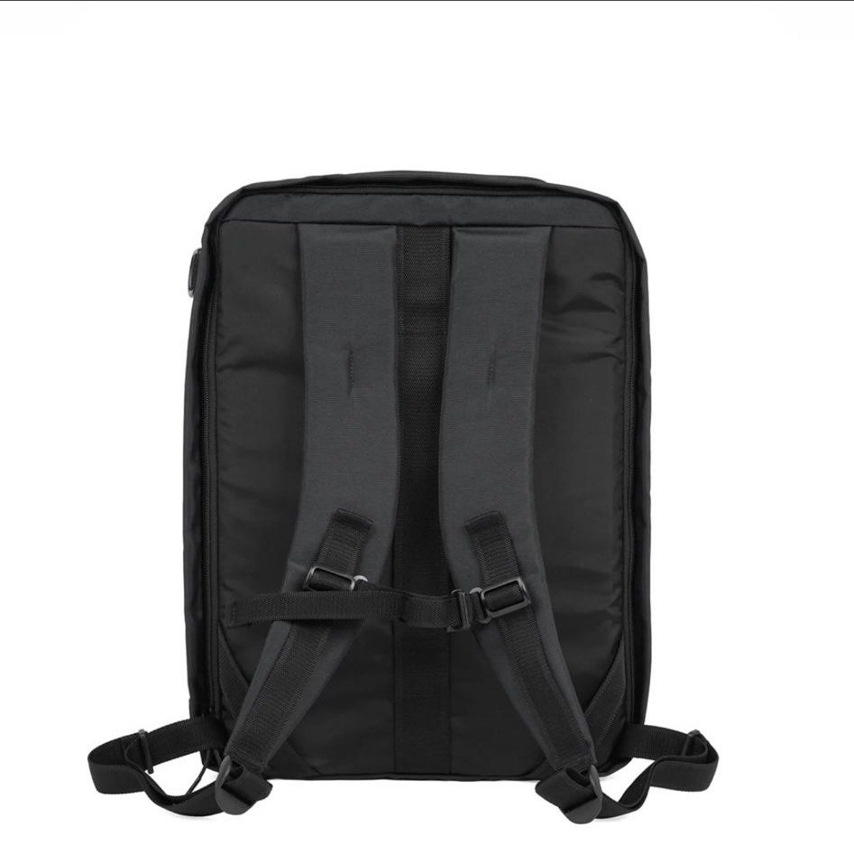 hellolulu Kell Backpack （分類：背包）位於 Hong Kong。 由 carrrrrol 提交（商品編號 1414783009，圖片 2）。簡介： Material Main fabric: 100% Polyester Inner lining: 100% Polyester Size: w29 x d18 x h44cm Capacity: 15L Weight Capacity: 8 KG Weight: 0.97 KG。