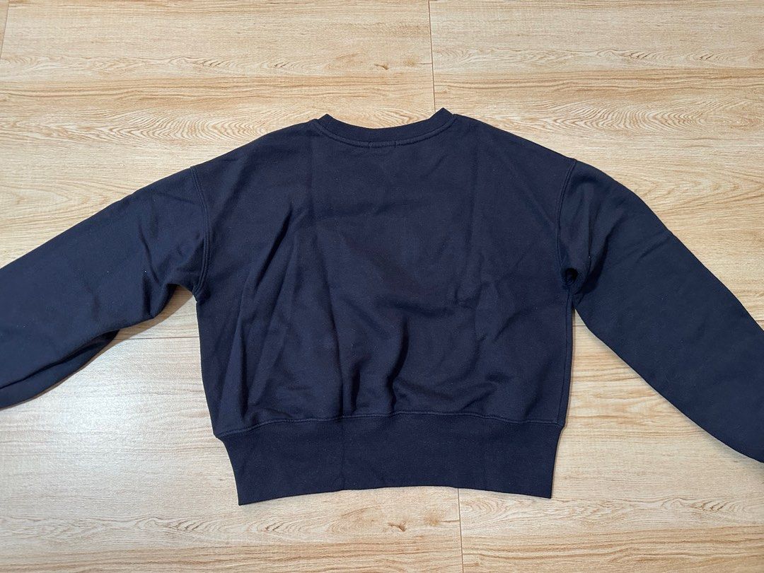 GU Longsleeves for Girls (Category: Babies & Kids Fashion) located in Manila. Submitted by nlm16 (Listing ID 1414638622, Image 2). Description: Good Condition Navy Blue.