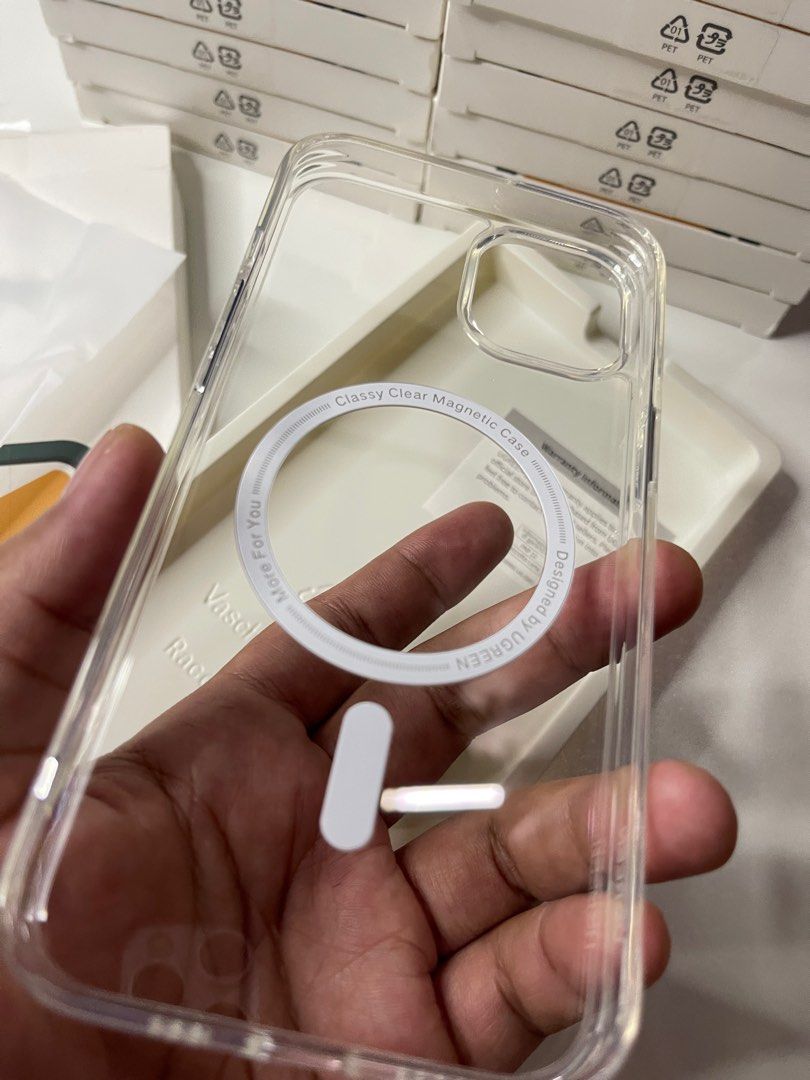 iPhone 13/14 Classy Magsafe Clear Case UGREEN Brand (Category: Cases & Sleeves) located in San Leonardo. Submitted by emn_gadgetgrid (Listing ID 1408800145, Image 2). Description: New iPhone 13/14 Magsafe case classy style! Ugreen brand.