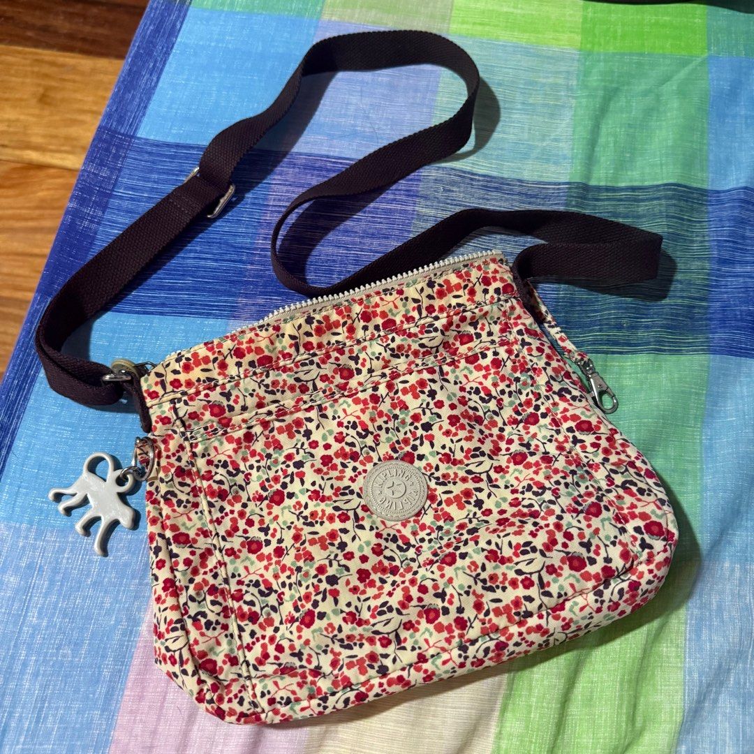 Kipling Moyelle Print Crossbody Bag (Category: Cross-body Bags) located in Manila. Submitted by caitlinmoon (Listing ID 1414700057, Image 1). Description: needs wash but in good condition original.