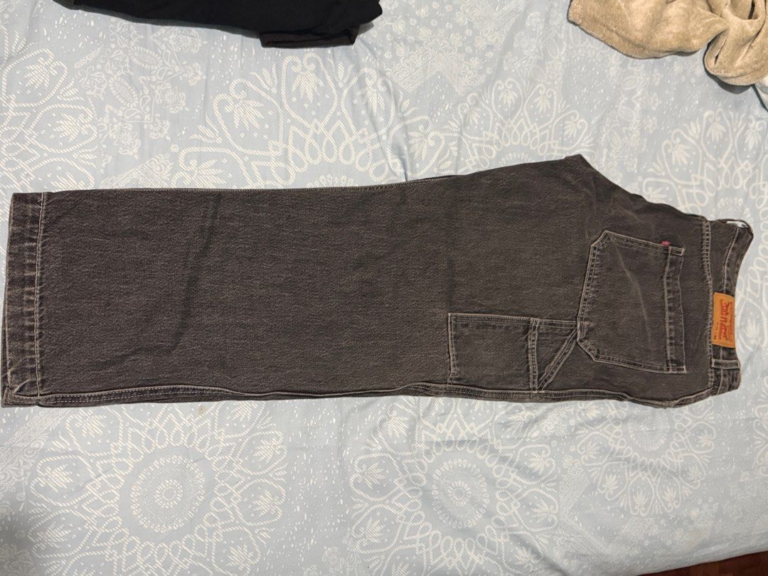 Levi's Carpenter Jeans W36 L30 (Category: Jeans) located in Quezon City. Submitted by raffycon (Listing ID 1414713684, Image 2). Description: - Levi's carpenter jeans - Dark grey wash - Size: W36 L30 - Straight leg fit - Classic five-pocket design - Carpenter pocket detail - Levi's red tab on back pocket.