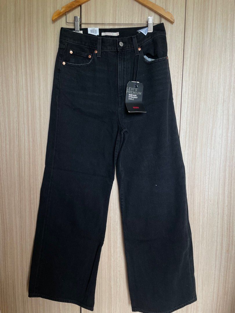 Levis Ribcage Straight Ankle in Size 29 (Category: Jeans) located in Cabuyao City. Submitted by ajaip (Listing ID 1414676081, Image 1). Description: W29 L30.