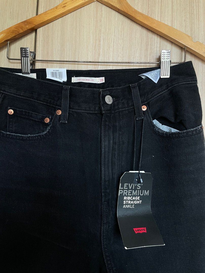 Levis Ribcage Straight Ankle in Size 29 (Category: Jeans) located in Cabuyao City. Submitted by ajaip (Listing ID 1414676081, Image 2). Description: W29 L30.