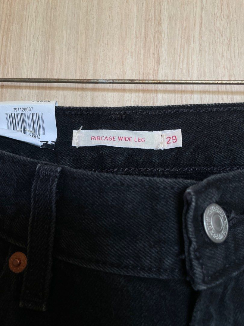Levis Ribcage Straight Ankle in Size 29 (Category: Jeans) located in Cabuyao City. Submitted by ajaip (Listing ID 1414676081, Image 3). Description: W29 L30.