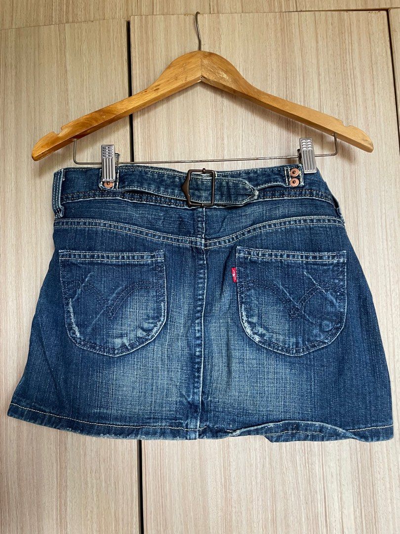 Levis Y2K Mini Skirt in W27 (Category: Skirts) located in Cabuyao City. Submitted by ajaip (Listing ID 1414682378, Image 3). Description: W27.