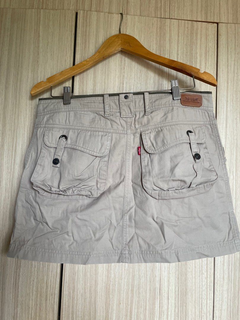 Levis Y2k Utility Skirt in W28 (Category: Skirts) located in Cabuyao City. Submitted by ajaip (Listing ID 1414682508, Image 2). Description: W28.