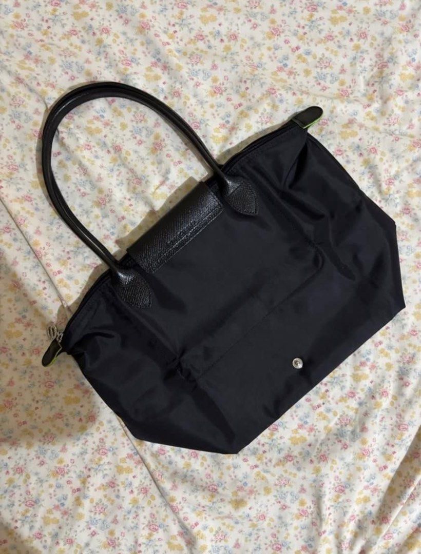 LONGCHAMP Le Pliage in Black (Category: Luxury Bags & Wallets) located in Bayambang. Submitted by elle.declutter (Listing ID 1414807767, Image 2). Description: .