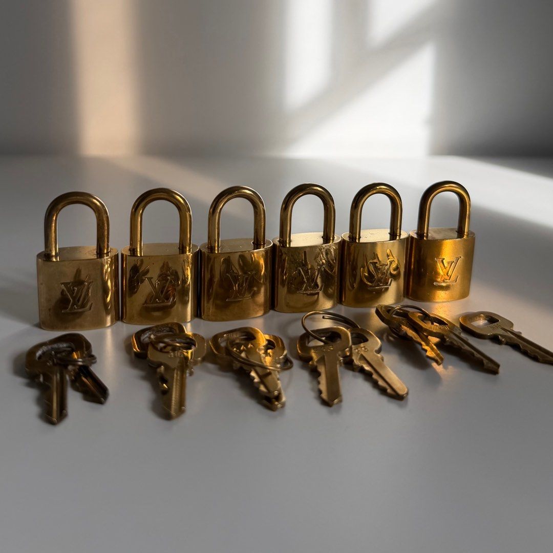 Louis Vuitton lock key LV Lockset Speedy (Category: Luxury Bags & Wallets) located in Quezon City. Submitted by ksumer (Listing ID 1414639114, Image 3). Description: Used lock & key.