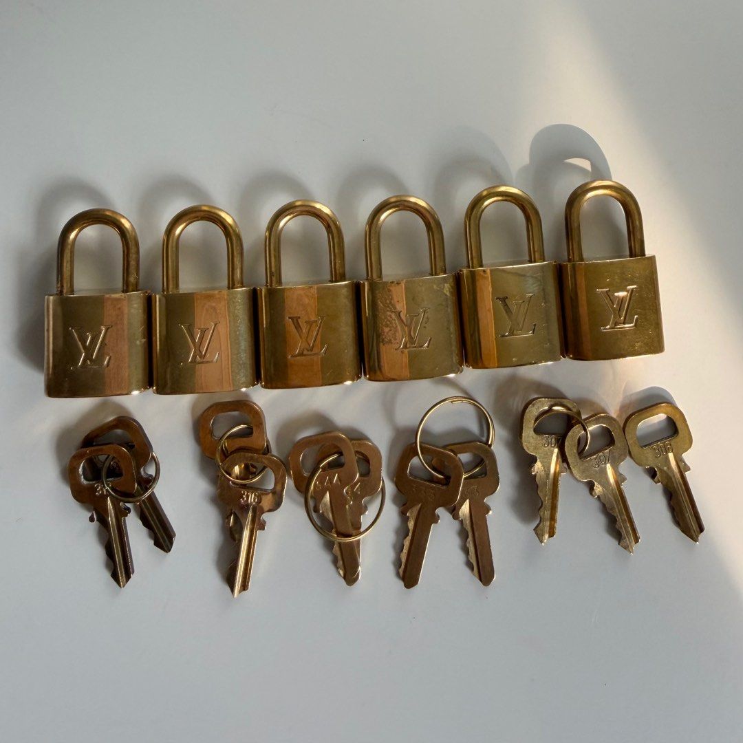 Louis Vuitton lock key LV Lockset Speedy (Category: Luxury Bags & Wallets) located in Quezon City. Submitted by ksumer (Listing ID 1414639114, Image 2). Description: Used lock & key.