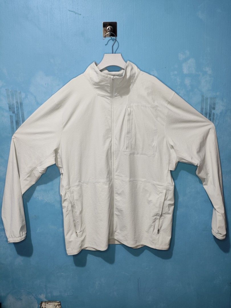 Lululemon Lightweight Jacket XL/TG (Category: Activewear) located in Manila. Submitted by glenndejes07057 (Listing ID 1414775700, Image 2). Description: FOR SALE ❗❗❗ LULULEMON SOJOURN WINDBREAKER 23X29 XL ON TAG MINT CONDITION 1,*** DIRECT PM SA INTERESTED 📩📩📩 LOC: CAUAYAN CITY PAYMENT FIRST POLICY. GCASH OR BANK TRANSFER OPEN VC AND VOUCH FOR ASSURANCE..
