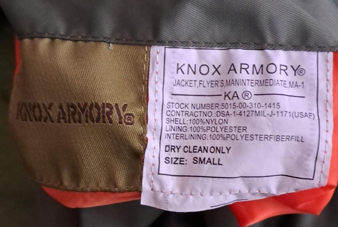 MA1軍褸外套 Knox Armory MA-1 （分類：外套及戶外衣服）位於 Hong Kong。 由 bb_gtou 提交（商品編號 1414700453，圖片 4）。簡介： MA1軍褸外套 Knox Armory MA-1 胸濶 63cm 肩濶 51cm 後中長 63cm 袖長 71cm 腳濶 41cm 粉嶺交收。