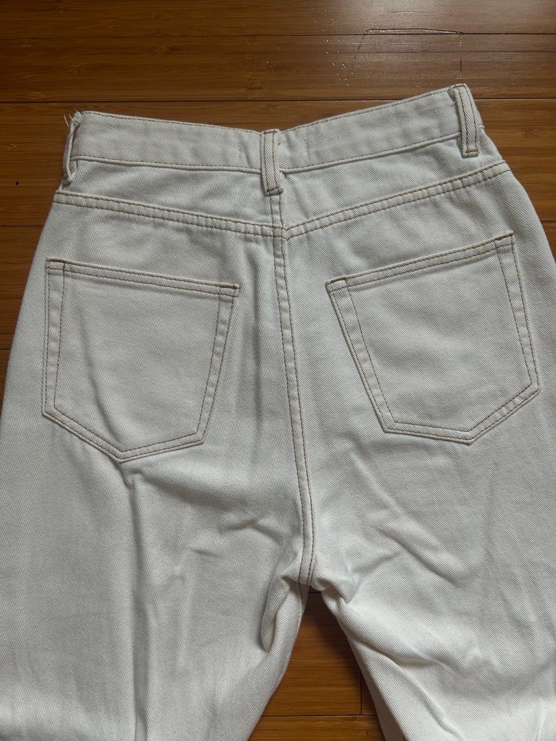 Mantou White Wide-leg Jeans (Category: Jeans) located in Binan City. Submitted by vi422 (Listing ID 1414679197, Image 3). Description: White Mantou jeans - Size: S, 24" waist, 38.5" length - High-waisted, wide-leg - Cream denim material - Rarely used 🤍 has a light denim material so its comfy! selling cos i dont wear white jeans a lot.