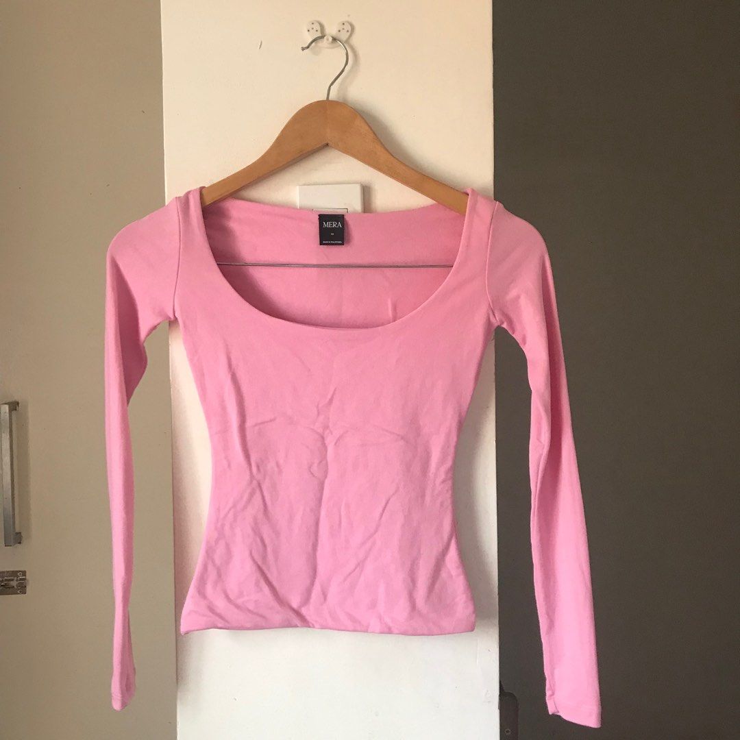Mera Alexa Pink Top XS (Category: Longsleeves) located in Marikina City. Submitted by altvxz (Listing ID 1414656087, Image 1). Description: - Brand: Mera - Size: XS - Condition: Minor mark on sleeve (not sure if washable) .