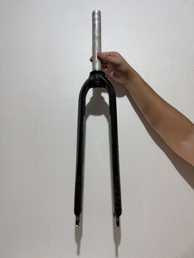 Mosso Carbon Fiber Bicycle Fork (Category: Bicycles) located in Antipolo. Submitted by healthynutrition2020 (Listing ID 1414769469, Image 3). Description: - Mosso carbon fiber bicycle fork - Black finish - Features Mosso logo - Silver stem - Includes QR code label with "FK-M6" printed on it - Designed for bicycles.