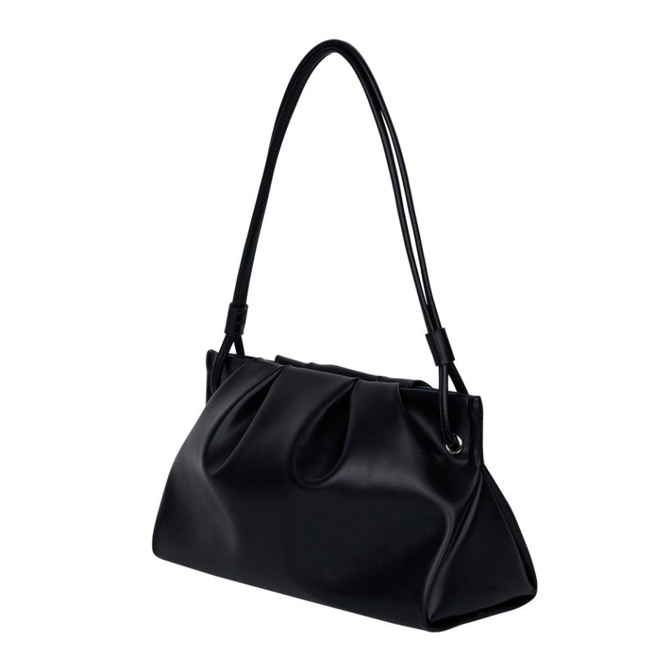 MUNIÉR Shoulder Bag - Black (Category: Luxury Bags & Wallets) located in Bayambang. Submitted by elle.declutter (Listing ID 1414796237, Image 3). Description: MUNIÉR Pleats Shoulder Bag - BLACK 9/10 (See last few slides for the actual photo w its minimal flaws) Orig price: $92 or ₱5,450.00.