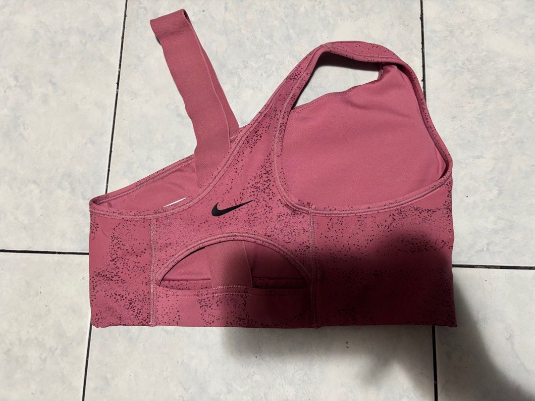 NIKE ASYMMETRICAL SPORTS BRA (Category: Activewear) located in Manila. Submitted by lovesport (Listing ID 1414735360, Image 1). Description: PADDED MEDIUM.