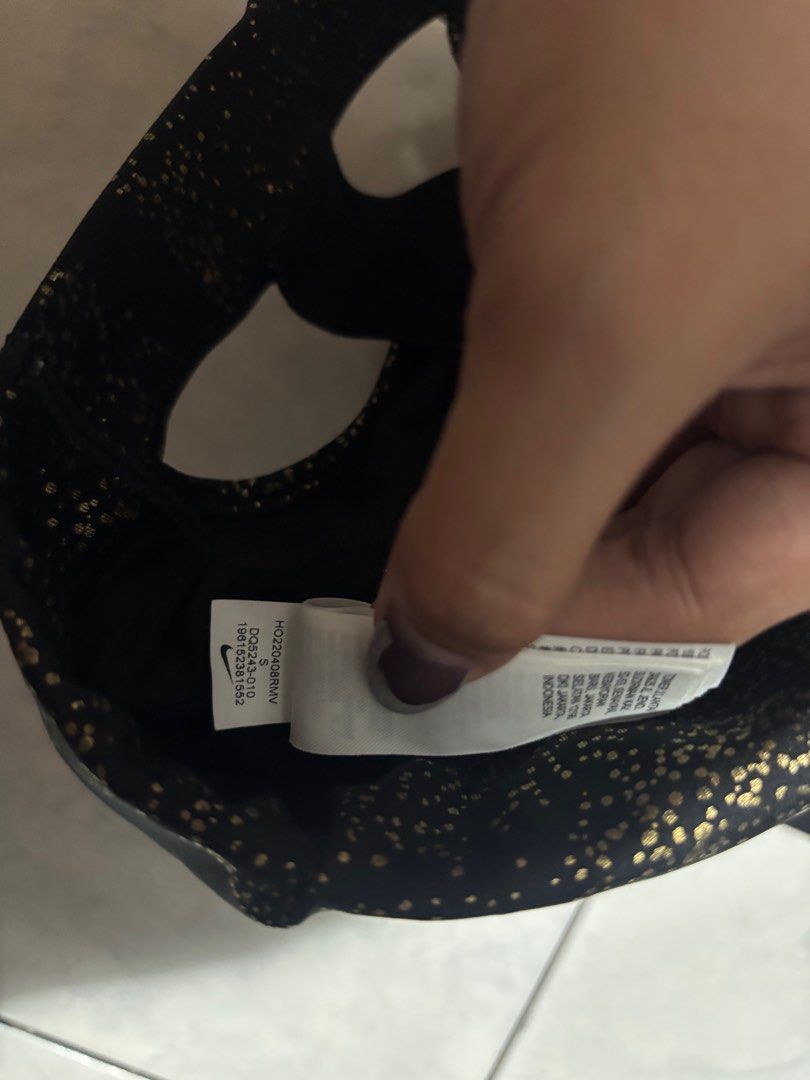NIKE ASYMMETRICAL SPORTS BRA (Category: Activewear) located in Manila. Submitted by lovesport (Listing ID 1414735536, Image 3). Description: PADDED.